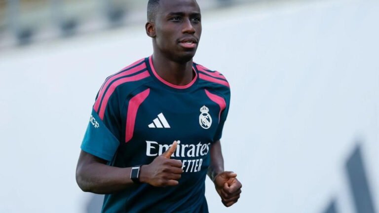 Mendy vuelve al césped: el regreso que nadie veía venir
